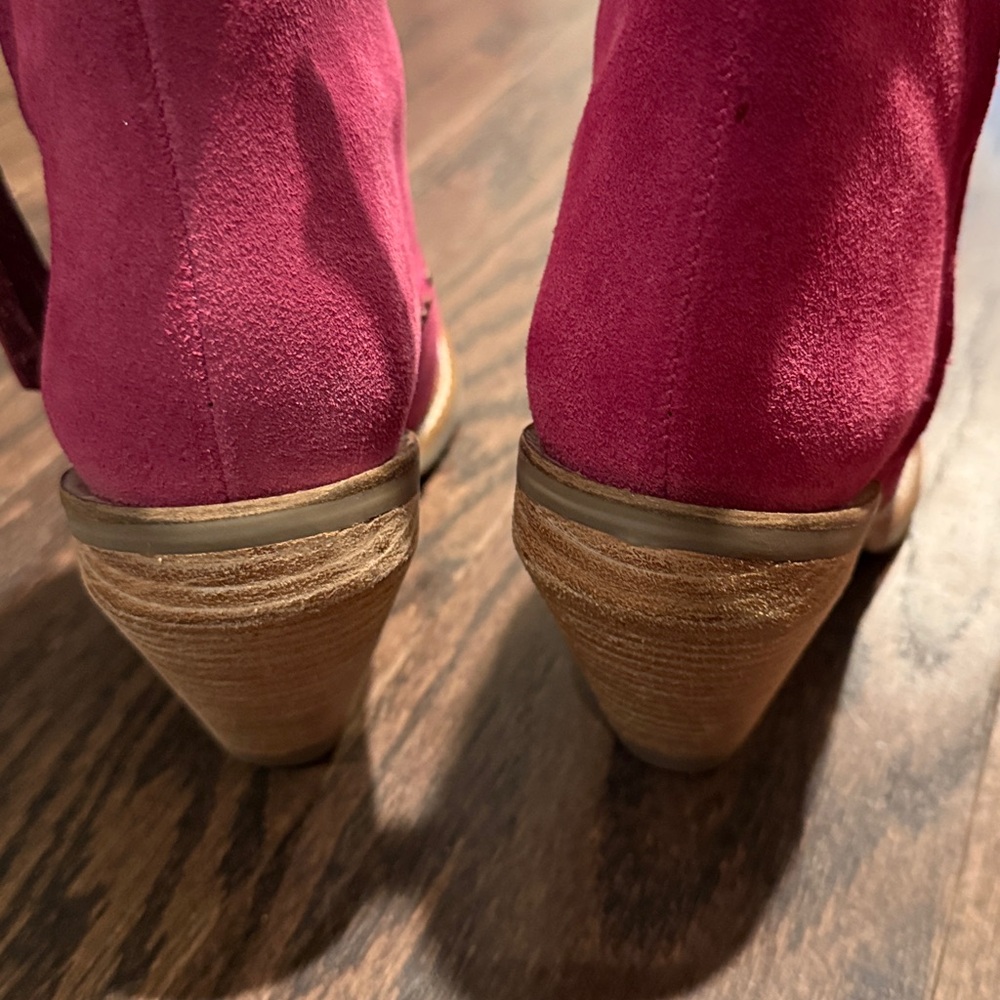 Dingo magenta pink Leather/suede Boots sz6.5 . Stacked wood heel. W/brass studs - Picture 3 of 5
